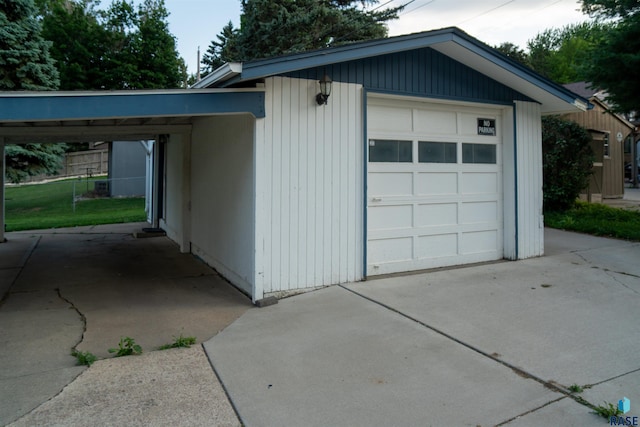 2601 S Glendale Ave, Sioux Falls, SD 57105 - detached garage with concrete driveway