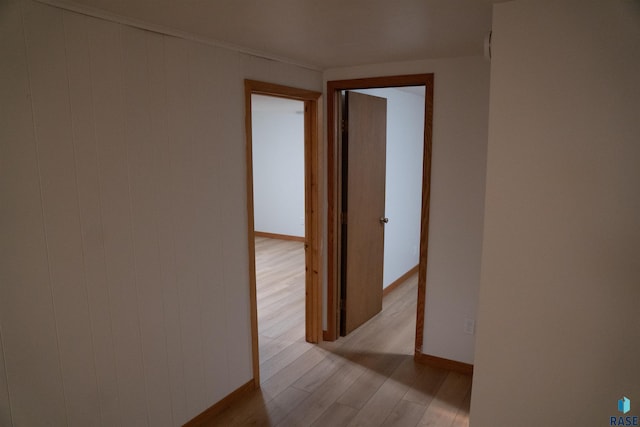2601 S Glendale Ave, Sioux Falls, SD 57105 - hallway featuring light wood-type flooring and baseboards