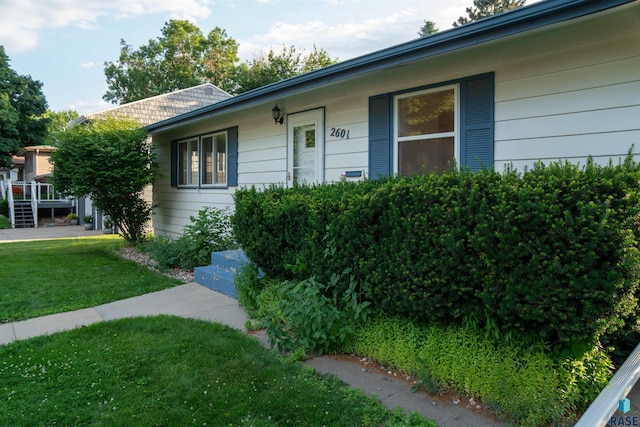2601 S Glendale Ave, Sioux Falls, SD 57105 - view of front facade with a front lawn