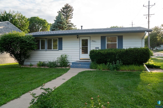 2601 S Glendale Ave, Sioux Falls, SD 57105 - ranch-style home with a front yard