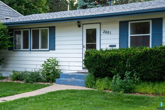 2601 S Glendale Ave, Sioux Falls, SD 57105 - property entrance featuring roof with shingles and a yard