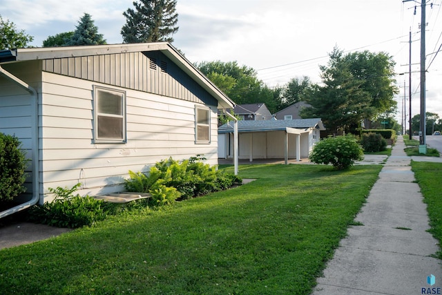 2601 S Glendale Ave, Sioux Falls, SD 57105 - view of home's exterior featuring a lawn