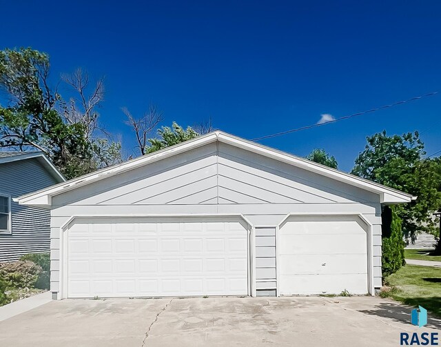 402 E 1st Ave, Beaver Creek, MN 56116 - view of detached garage