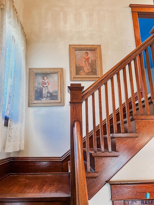 402 E 1st Ave, Beaver Creek, MN 56116 - view of staircase