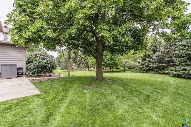 5101 S Jasmine Trl, Sioux Falls, SD 57108 - view of grassy yard