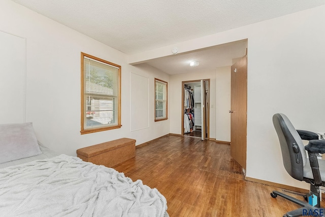 612 E 26th St, Sioux Falls, SD 57105 - bedroom featuring wood finished floors, a walk in closet, and a closet