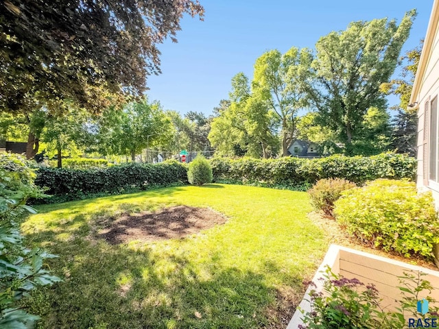 612 E 26th St, Sioux Falls, SD 57105 - view of yard