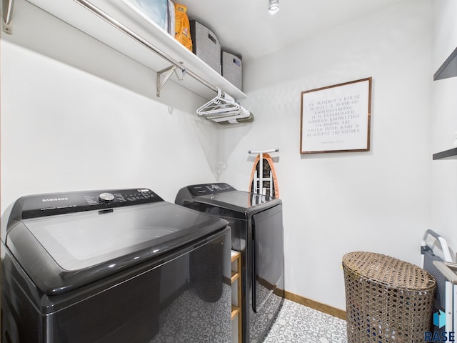 2560 E Meadowside Pl, Sioux Falls, SD 57108 - washroom featuring washer and clothes dryer and baseboards