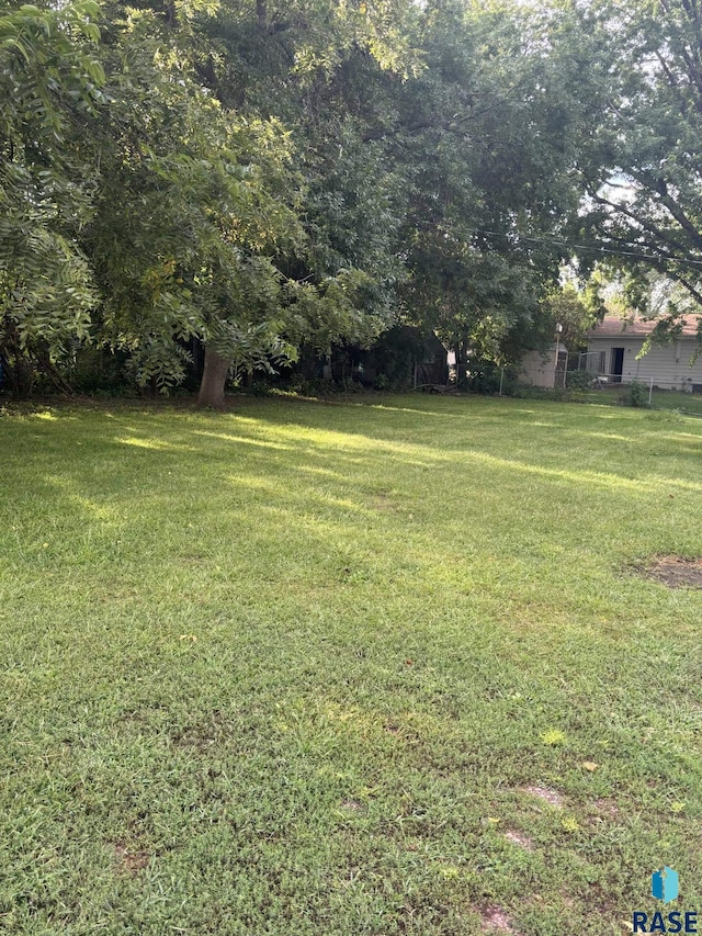 3605 E 12th St, Sioux Falls, SD 57103 - view of grassy yard