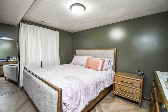 3208 S Triple Play Ave, Sioux Falls, SD 57110 - bedroom featuring a textured ceiling and baseboards