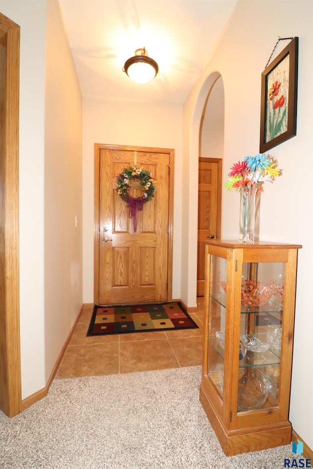 5708 S Shadow Wood Pl, Sioux Falls, SD 57108 - entrance foyer with arched walkways and tile patterned flooring