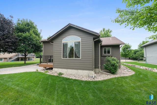 4912 E 42nd St, Sioux Falls, SD 57110 - back of property featuring a yard