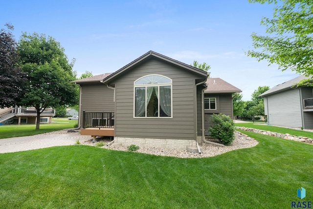 4912 E 42nd St, Sioux Falls, SD 57110 - back of house featuring a lawn