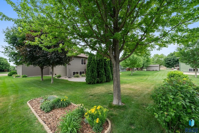 4912 E 42nd St, Sioux Falls, SD 57110 - view of green lawn