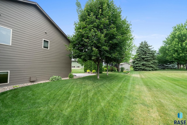 4912 E 42nd St, Sioux Falls, SD 57110 - view of green lawn