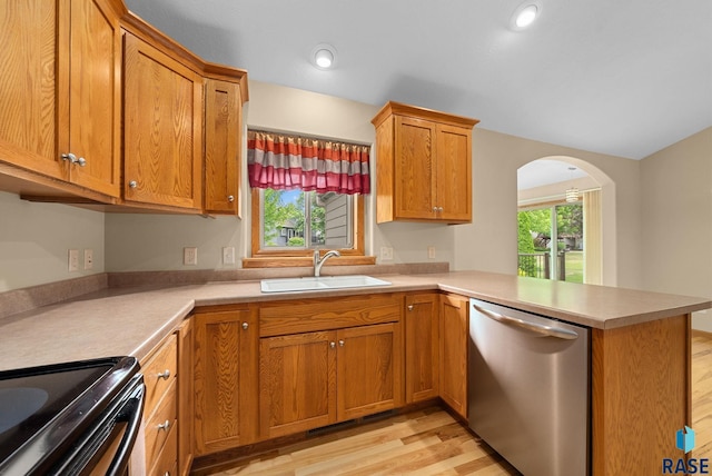 4912 E 42nd St, Sioux Falls, SD 57110 - kitchen featuring stainless steel dishwasher, light wood-type flooring, light countertops, a peninsula, and recessed lighting