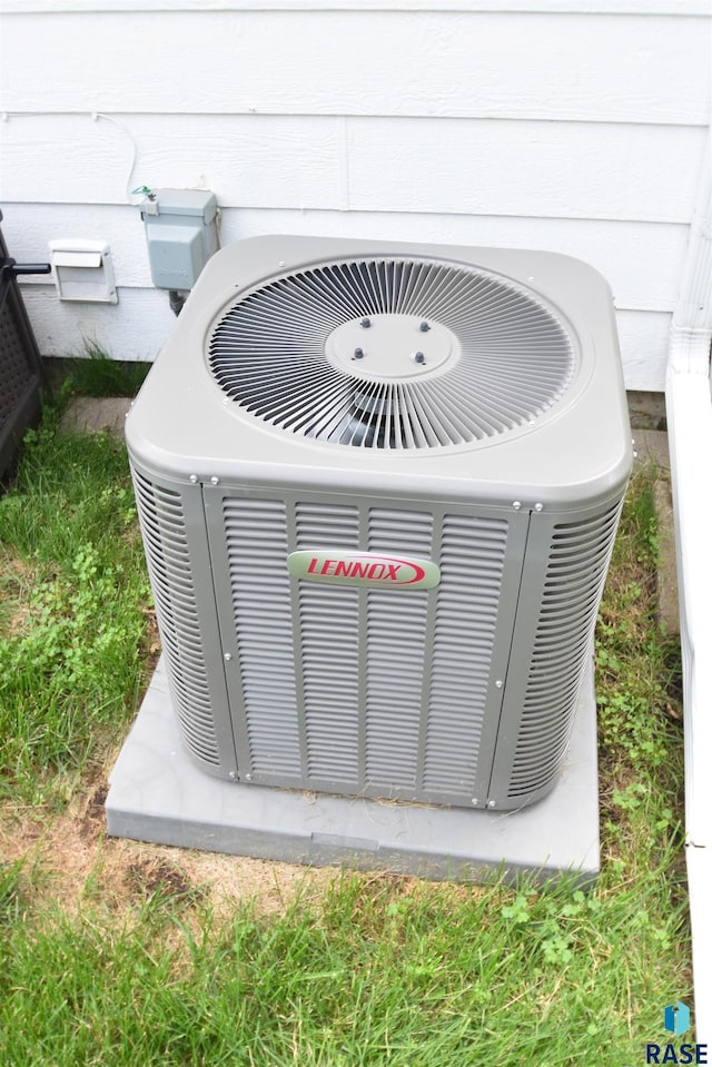1620 S W Ave, Sioux Falls, SD 57105 - exterior view of a central air condition unit