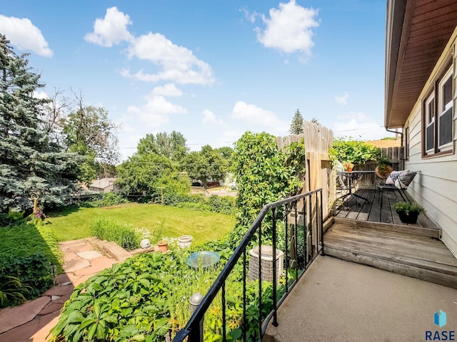 3112 E 15th St, Sioux Falls, SD 57103 - view of wooden balcony with a deck