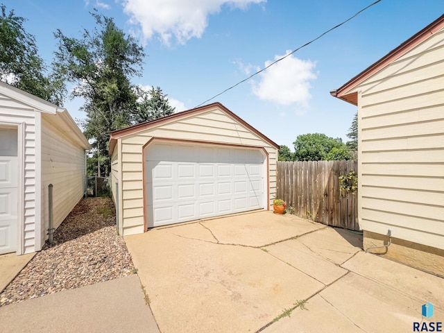 3112 E 15th St, Sioux Falls, SD 57103 - view of detached garage