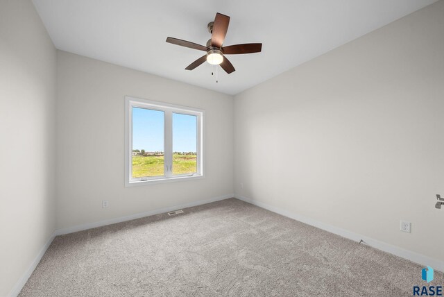5601 E Morningside Cir, Sioux Falls, SD 57110 - spare room featuring carpet floors and a ceiling fan