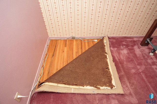 2312 E 19th St, Sioux Falls, SD 57103 - detailed view of carpet flooring and wallpapered walls