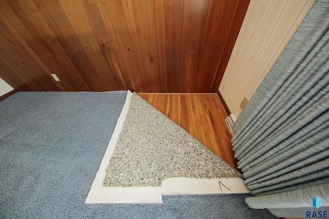 2312 E 19th St, Sioux Falls, SD 57103 - detailed view of carpet floors