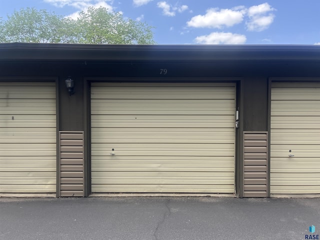 3552 S Gateway Blvd Unit 204, Sioux Falls, SD 57106 - view of garage