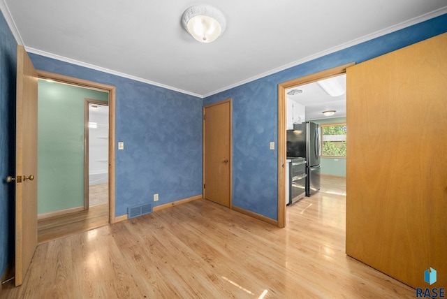 1615 E 32nd St, Sioux Falls, SD 57105 - unfurnished room with light wood finished floors and crown molding