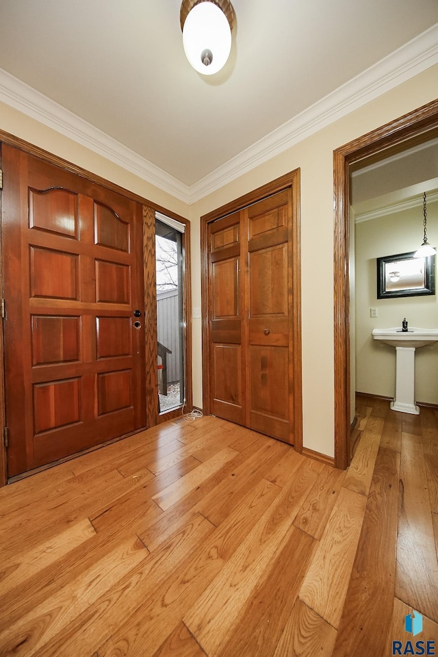 4611 S Duluth Ave, Sioux Falls, SD 57105 - foyer entrance featuring light wood finished floors and crown molding