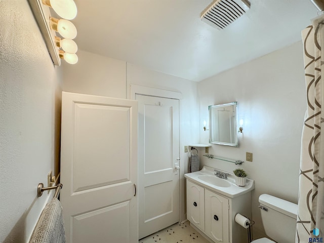918 W 5th St, Sioux Falls, SD 57104 - bathroom featuring vanity and toilet