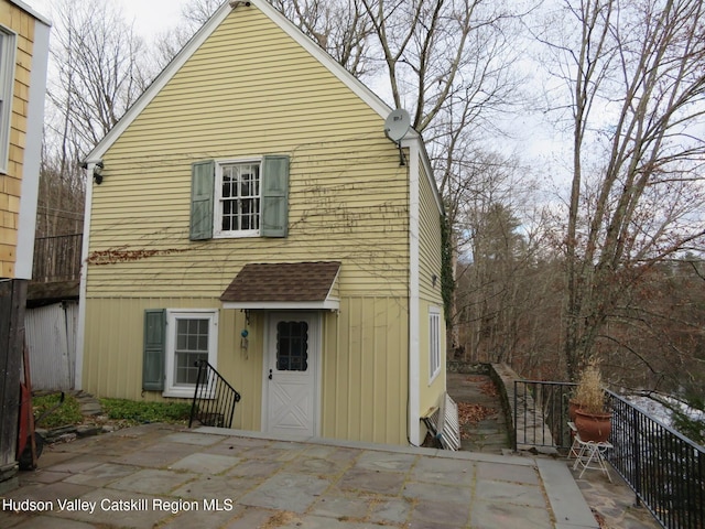 view of front of home featuring a patio area