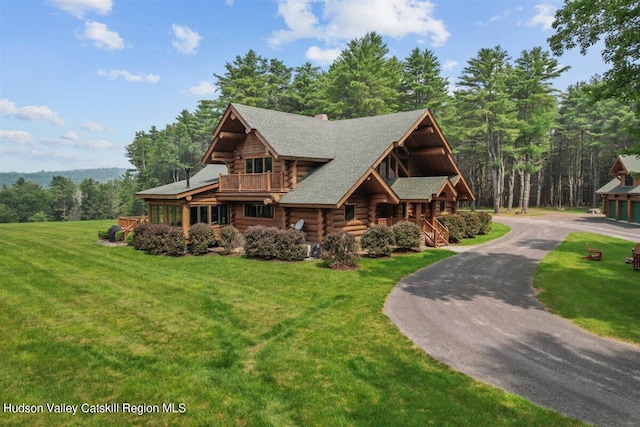 cabin featuring a front lawn