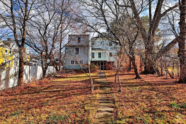 view of front of property featuring fence