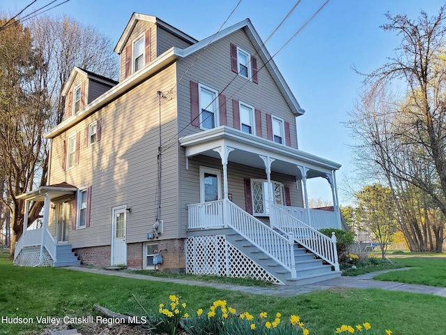 view of front of house featuring a porch and a front yard