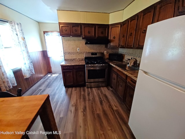 14 Center Rd, High Falls, NY 12440 - kitchen with stainless steel gas stove, freestanding refrigerator, under cabinet range hood, dark wood finished floors, and backsplash