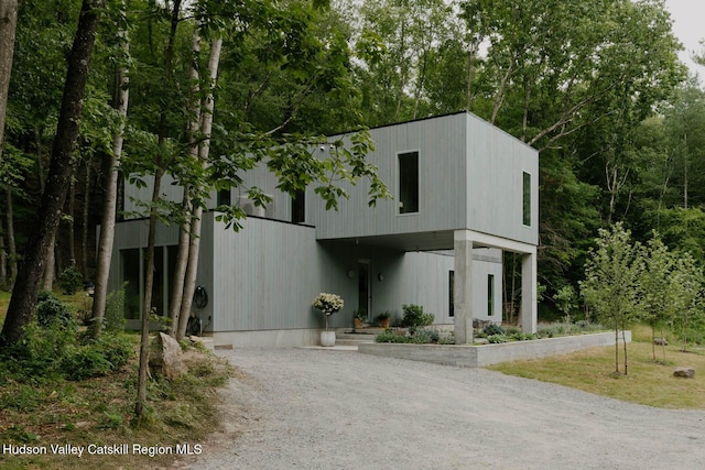 50 High View Ln, Staatsburg, NY 12580 - contemporary home featuring gravel driveway