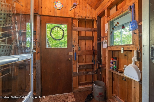 101 Hunter Ln, Hunter, NY 12442 - entrance foyer with vaulted ceiling