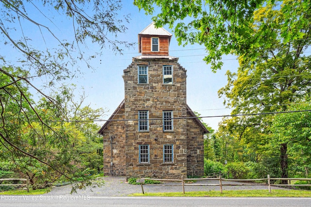 view of property exterior