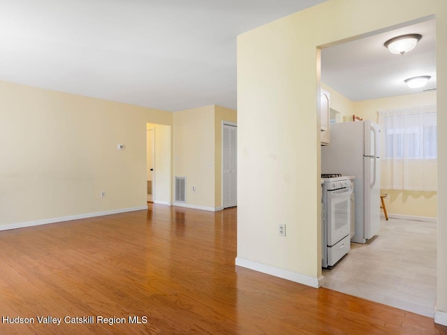 902 Commons Way Unit B, Fishkill, NY 12524 - kitchen featuring white appliances, light wood-style flooring, and baseboards