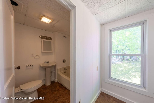 9 Hasbrouck Pl, Kingston, NY 12401 - bathroom featuring a drop ceiling, toilet, shower / washtub combination, baseboards, and a sink