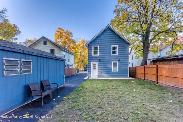 back of house featuring a yard