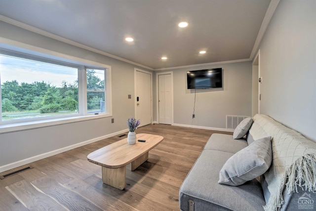871 Mail Route Rd, Ashland, NY 12407 - living room featuring crown molding, baseboards, recessed lighting, and wood finished floors