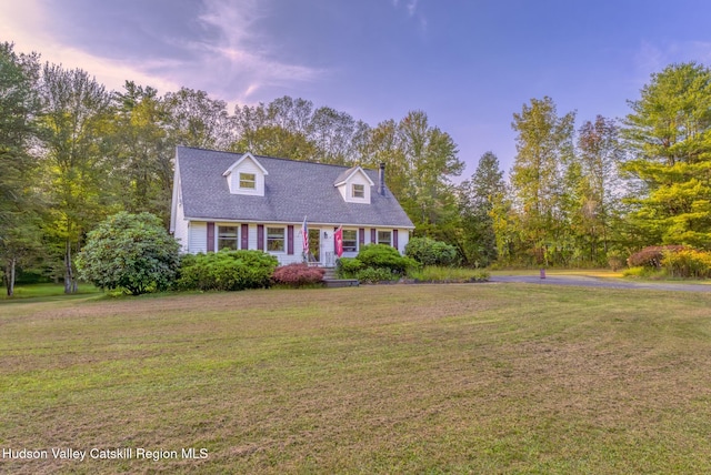 new england style home featuring a front lawn