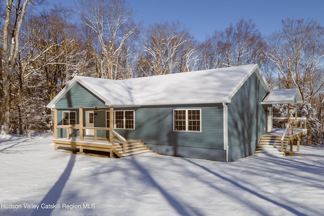 chalet / cabin featuring a porch