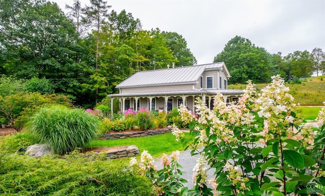 view of front facade featuring metal roof and covered porch