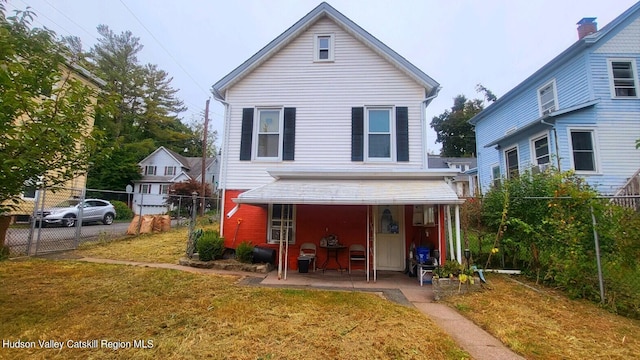 view of front property featuring a patio and a front yard