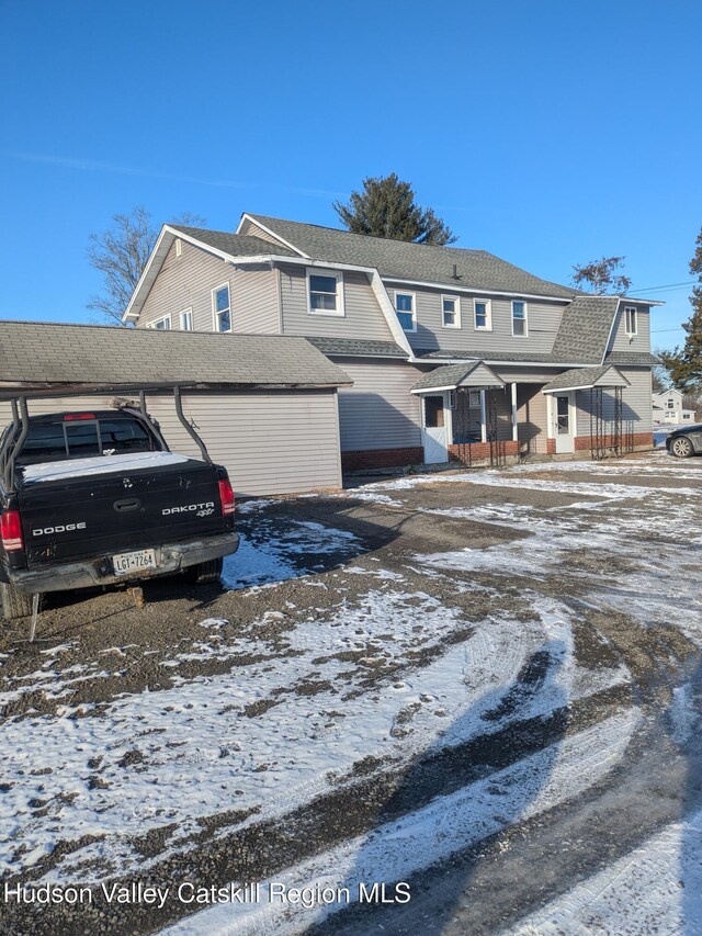 view of front of property featuring covered porch