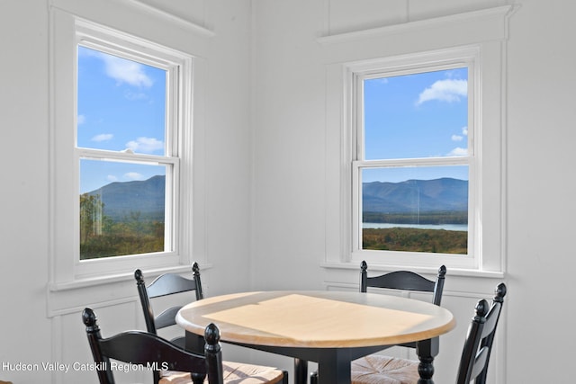 dining space featuring a mountain view