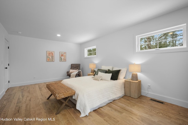 bedroom featuring light wood-type flooring, baseboards, visible vents, and recessed lighting