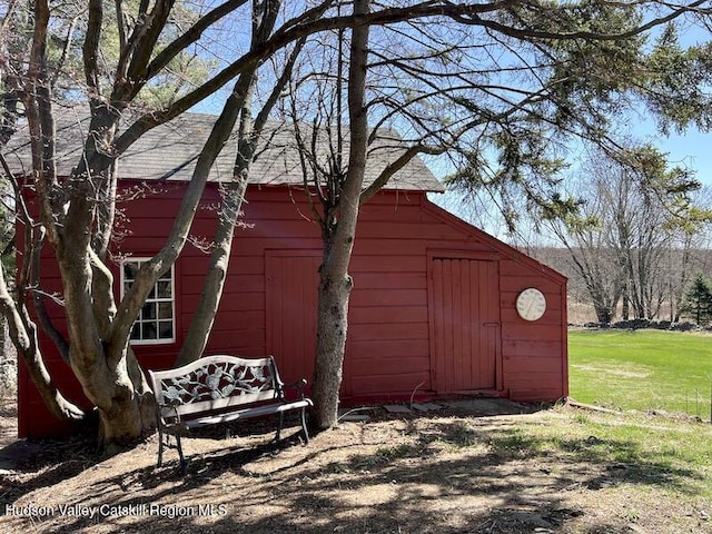 view of barn with a yard